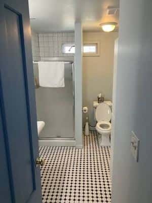 Yale Campus Apartment 6