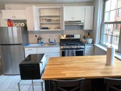 Avbl 8/1! Open, sunny, cozy studio downtown, utilities included! 2