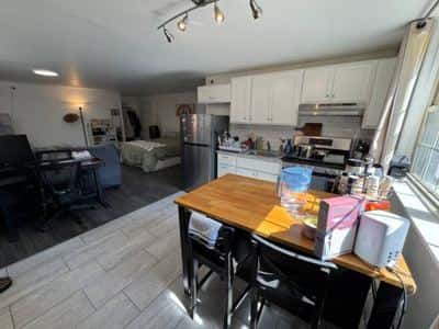 Avbl 8/1! Open, sunny, cozy studio downtown, utilities included! 8
