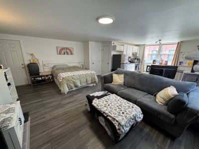 Avbl 8/1! Open, sunny, cozy studio downtown, utilities included! 7