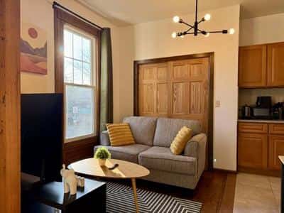Avbl 8/1! Fully furnished, sunny, 1BR East Rock, utilities included! 3
