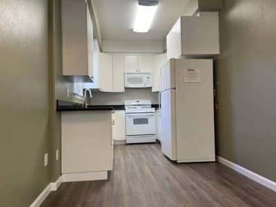 Sunny Apartment Near SJSU, A/C, Laundry, On Site Parking 1
