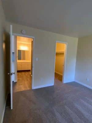Bright & Beautiful One Bedroom Available! Utilities Included! 4