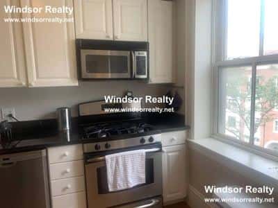 BEACON HILL BEAUTY BRIGHT n SUNNY TOP FLOOR CENTRAL AIR SEP 1 7