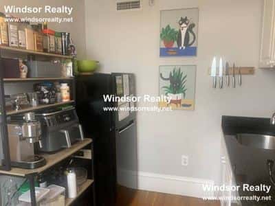 BEACON HILL BEAUTY BRIGHT n SUNNY TOP FLOOR CENTRAL AIR SEP 1 8