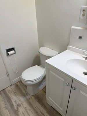 Nice 1 Bedroom, 1 Bath , Patio , prime location , recently renovated 4