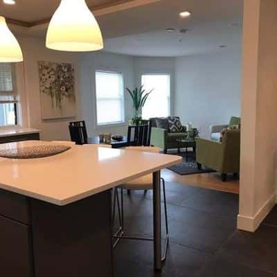 Room in Modern Quiet Condo with Central A/C 2