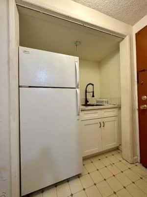 Furnished studio near UCLA for rent 4