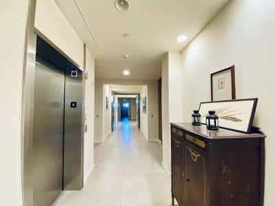 Private room in luxury apartment on Wilshire 7
