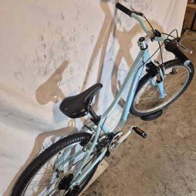 Specialized Hotrock Bike 24 inch wheels 6