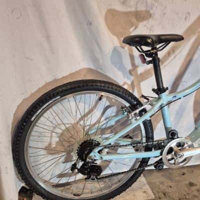 Specialized Hotrock Bike 24 inch wheels 4