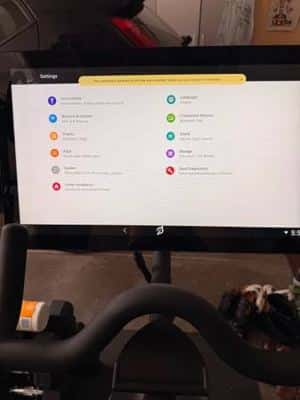 Peloton Bike (<190 rides) w/ 3rd Gen Screen, Mat and weights 5