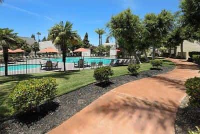 Large Closets, Air Conditioner, Cable Ready, Patio/Balcony 4