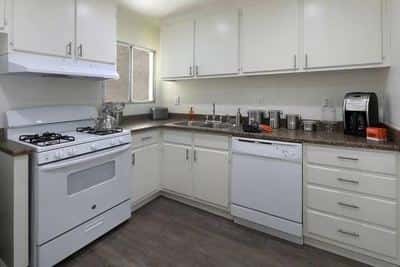 Large Closets, Air Conditioner, Cable Ready, Patio/Balcony 5