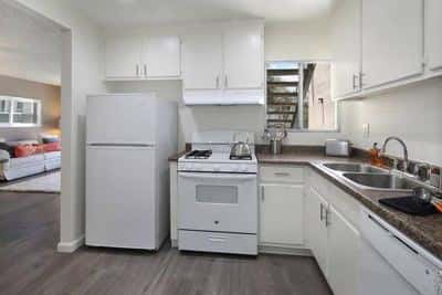 Large Closets, Air Conditioner, Cable Ready, Patio/Balcony 3