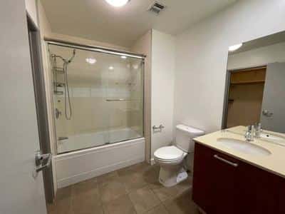 Market Loft DTLA Unit 660 sq ft with Parking Included 5