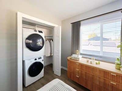 One Bedroom Apt! Available Now! $1,500 Visa Gift Card Special! 3