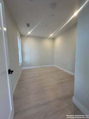 Modern JP 2 Bed w/ In Unit Washer/Dryer - Dishwasher - Students OK 7