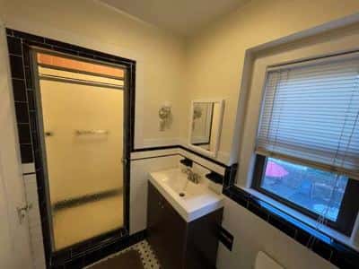 Large master suite with private bath in a 3-bedroom apt near Tufts 6