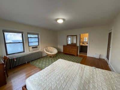 Large master suite with private bath in a 3-bedroom apt near Tufts 4