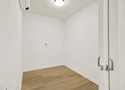 Coffee Bar, Free High-Speed WiFi, Keyless Entry 6