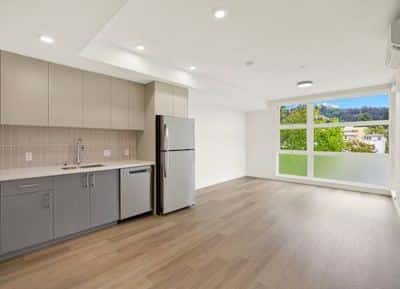 Coffee Bar, Free High-Speed WiFi, Keyless Entry 5