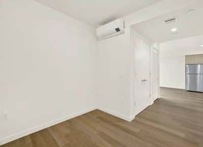 Coffee Bar, Free High-Speed WiFi, Keyless Entry 4