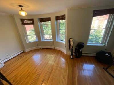 Sunny 2 Bedroom Apartment ☀️ 2 Free Parking Spots + Private Roof Deck 2