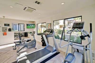 Garden Views, Relaxing Spa, Mirrored Wardrobe Doors, Mini Park 6
