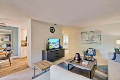 Garden Views, Relaxing Spa, Mirrored Wardrobe Doors, Mini Park 4