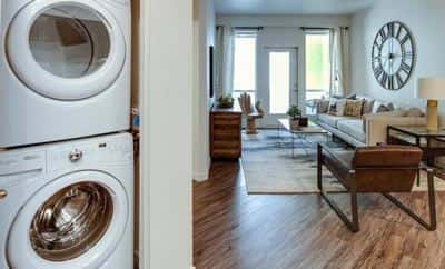 1 BR w/Den Layout, Garage Parking & Pet-Friendly Zone! 3