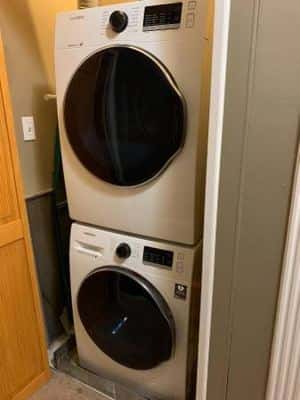Top Floor Large Bedroom with Newly Upgraded Private Bathroom 6