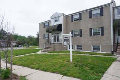 Nicely Updated Apartment with Central Air and Onsite Laundry 1