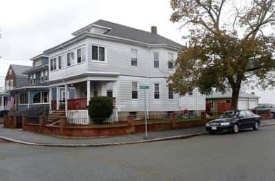 2 bedroom-1 bathroom Apartment in Medford for rent 1