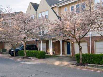 Spacious 3 Bed, 2.5 Bath Townhouse – Ideal for Students & Professors | 1
