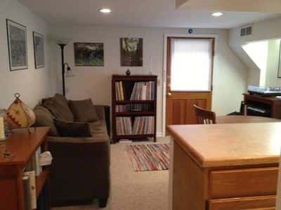 Available Aug. 20th-Charming 1 bedroom apartment in quiet building - O 4