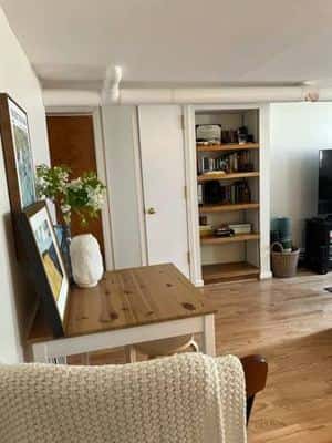 Available August 1st- Large 1 Bedroom Apt. in Quiet older building - O 4
