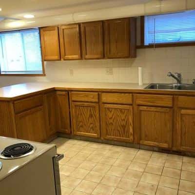 Available August 1st- Large 1 Bedroom Apt. in Quiet older building - O 7
