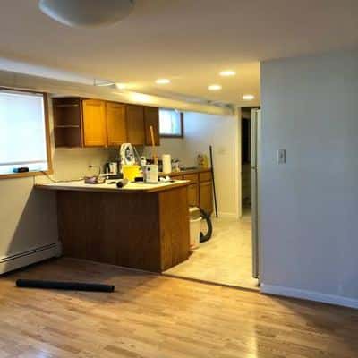 Available August 1st- Large 1 Bedroom Apt. in Quiet older building - O 6