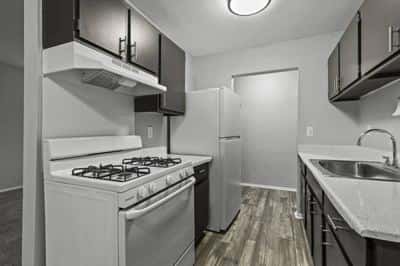 Oversized Closets, Laundry Facility, Gas Range 4