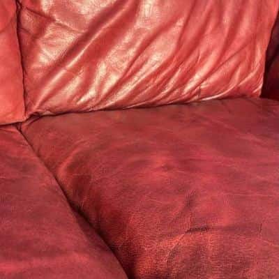 Pretty red couch 4