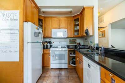 Bed in fully furnished triple sharing room close to UCB 8