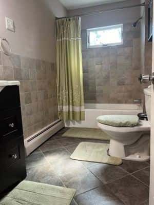 $3,000- 2 Bed/1 Bath Condo In Medford Hillside (Tufts) w driveway park 5