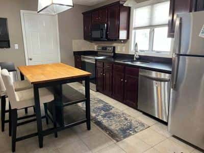 $3,000- 2 Bed/1 Bath Condo In Medford Hillside (Tufts) w driveway park 1