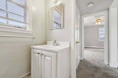 Hardwood floors, Laundry Facilities, Ceiling Fans 7