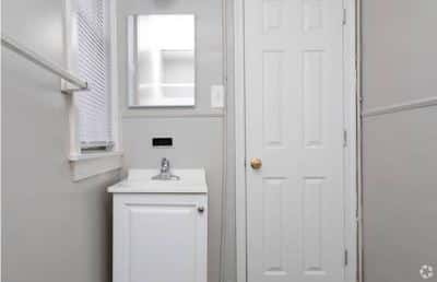 Hardwood floors, Laundry Facilities, Ceiling Fans 8