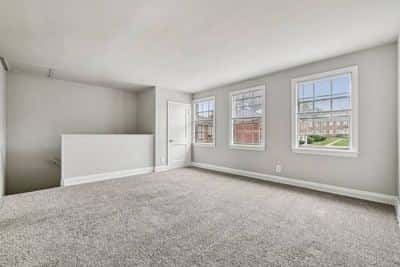 Hardwood floors, Laundry Facilities, Ceiling Fans 4