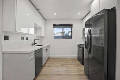 One Bedroom One Bath w/ Washer & Dryer Minutes to the Netflix, Sunset 2
