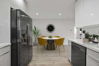 One Bedroom One Bath w/ Washer & Dryer Minutes to the Netflix, Sunset 1