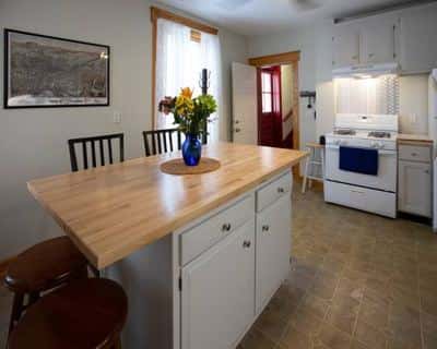 ALL UTILITIES INCLUDED - FURNISHED - near YALE SOM 7